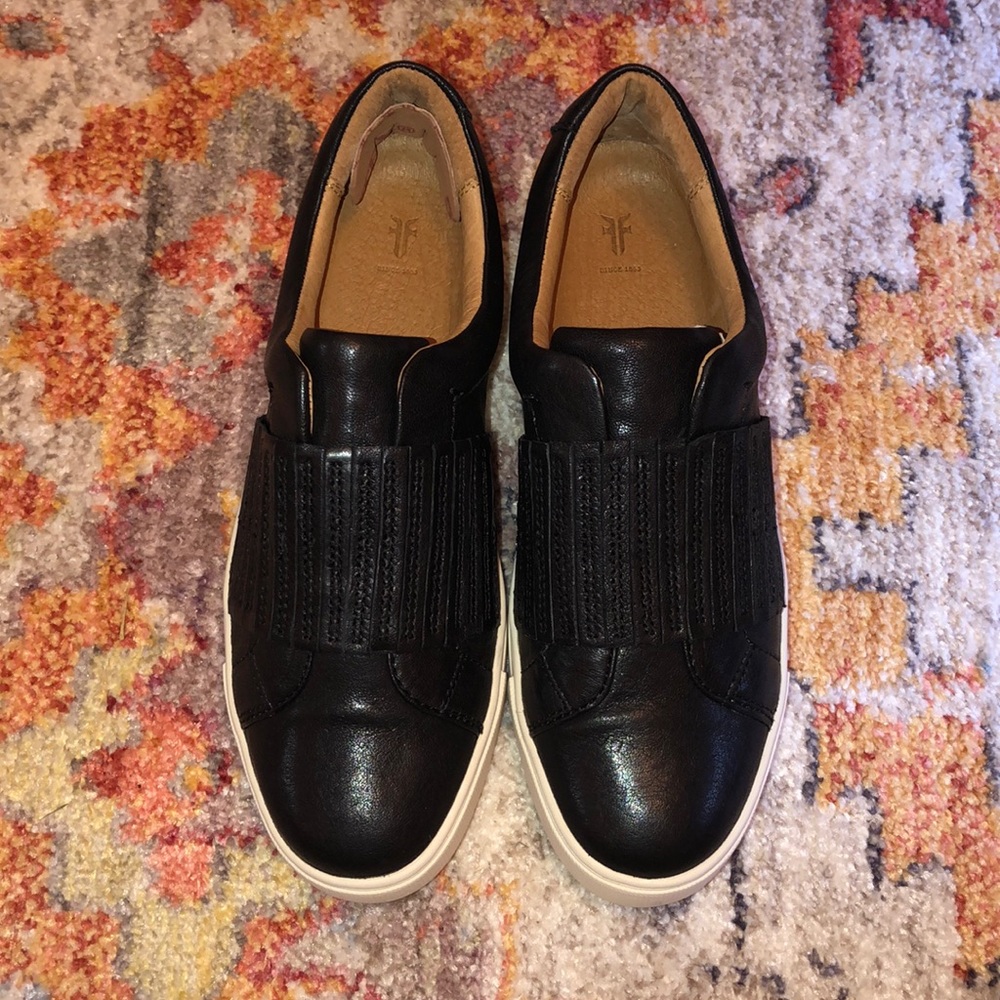 FRYE: IVY GORE SLIP ON SNEAKER